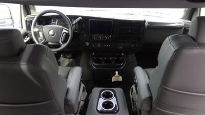 2025 GMC Savana 2500  9 PASSENGER LMT SE EXTENDED EXPLORER - Photo 10 - Pompano Beach, FL 33064