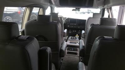 2025 GMC Savana 2500  9 PASSENGER LMT SE EXTENDED EXPLORER - Photo 9 - Pompano Beach, FL 33064