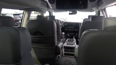 2025 GMC Savana 2500  9 PASSENGER LMT SE EXTENDED EXPLORER - Photo 9 - Pompano Beach, FL 33064