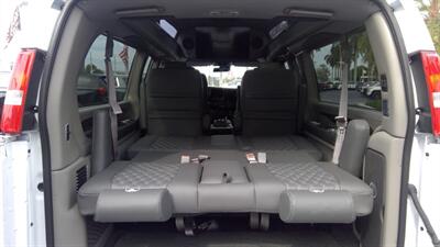 2025 GMC Savana 2500  9 PASSENGER LMT SE EXTENDED EXPLORER - Photo 5 - Pompano Beach, FL 33064