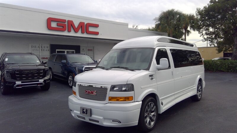 2025 GMC Savana 2500  9 PASSENGER LMT SE EXTENDED EXPLORER