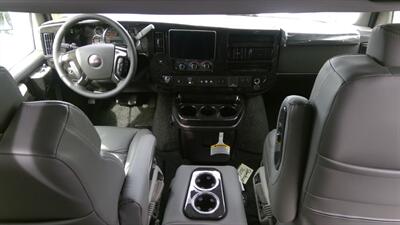 2025 GMC Savana 2500  9 PASSENGER LMT SE EXTENDED EXPLORER - Photo 10 - Pompano Beach, FL 33064
