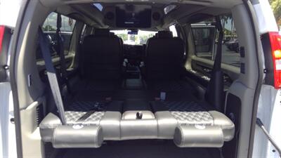 2025 GMC Savana 2500  LIMITED SE EXTENDED 9 PASSENGER - Photo 5 - Pompano Beach, FL 33064