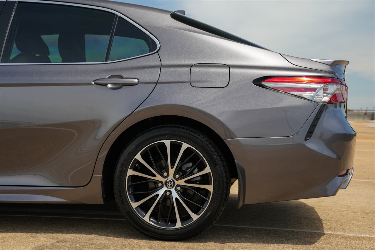 2019 Toyota Camry SE - Photo 32 - Springfield, MO 65802