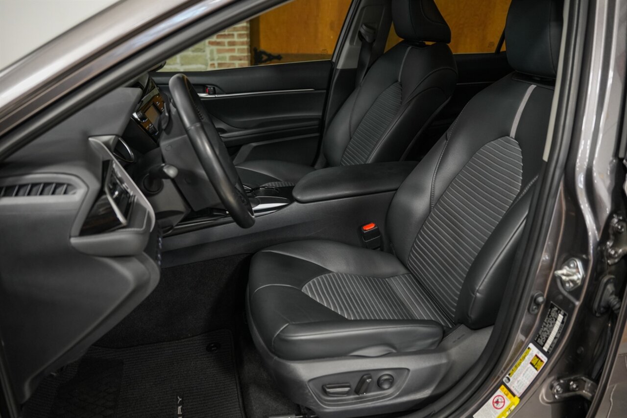 2019 Toyota Camry SE - Photo 2 - Springfield, MO 65802