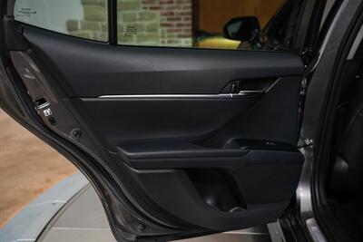 2019 Toyota Camry SE   - Photo 5 - Springfield, MO 65802