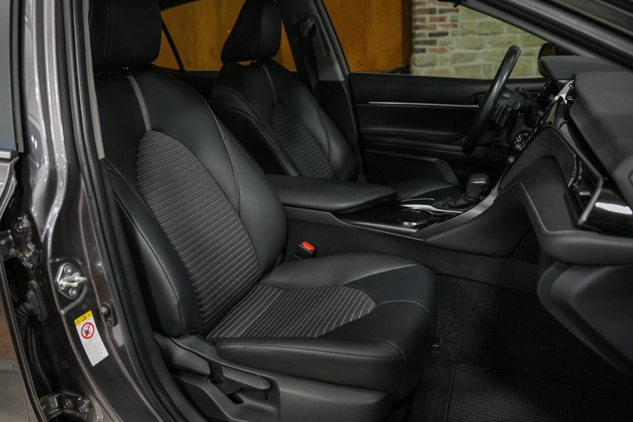 2019 Toyota Camry SE - Photo 14 - Springfield, MO 65802
