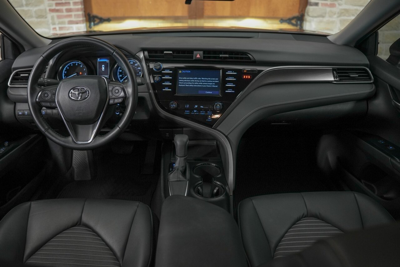 2019 Toyota Camry SE - Photo 19 - Springfield, MO 65802