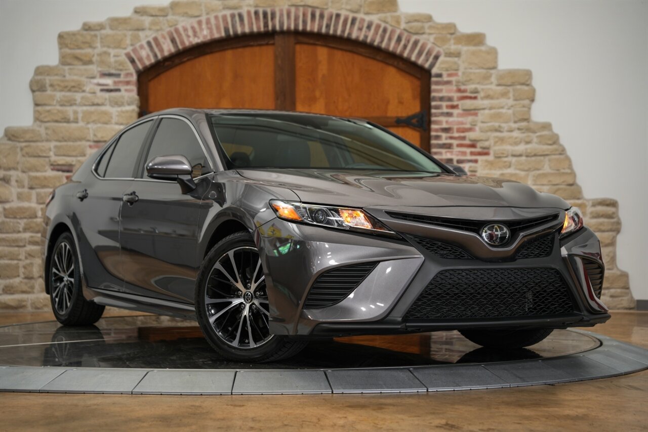 2019 Toyota Camry SE - Photo 3 - Springfield, MO 65802