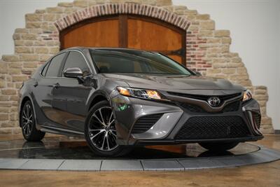 2019 Toyota Camry SE   - Photo 3 - Springfield, MO 65802