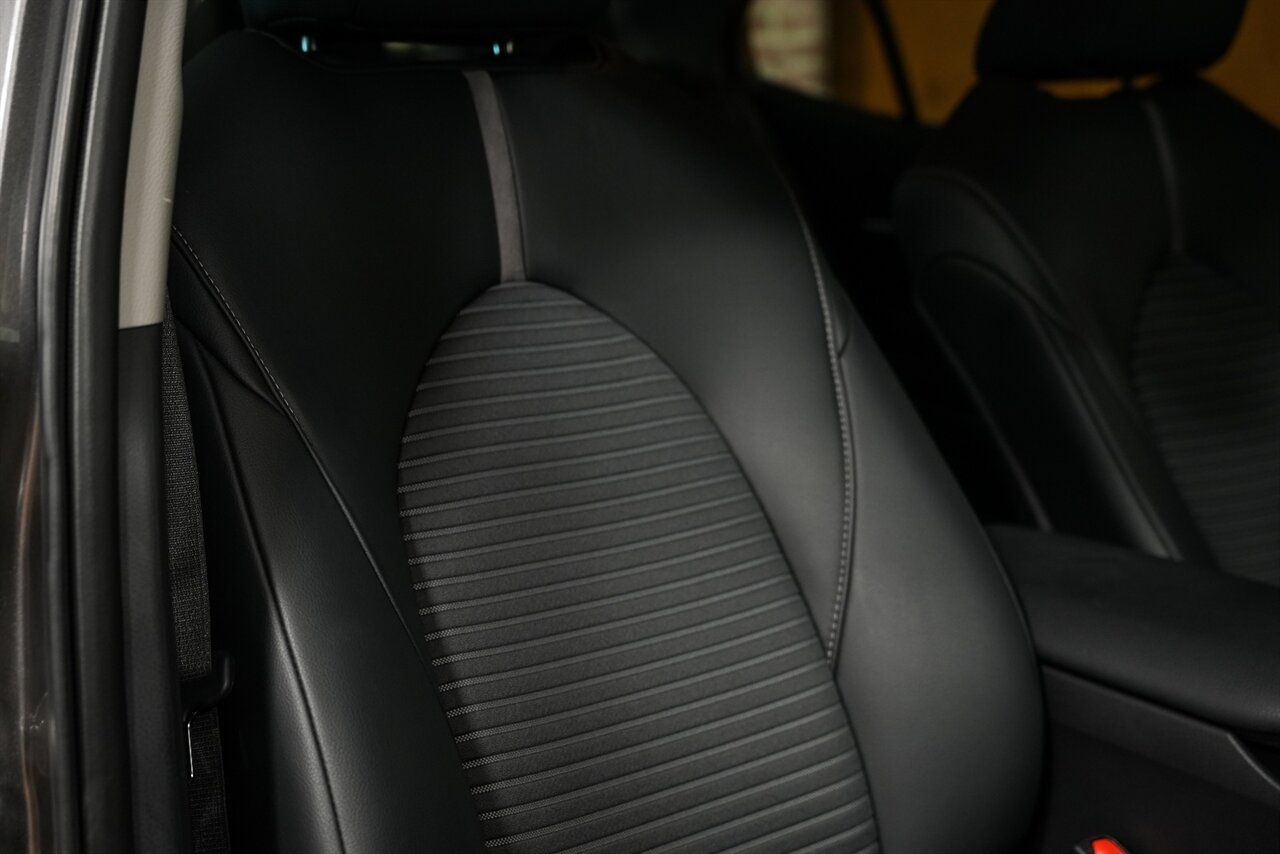 2019 Toyota Camry SE - Photo 15 - Springfield, MO 65802