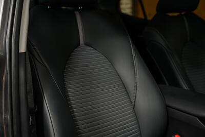 2019 Toyota Camry SE   - Photo 15 - Springfield, MO 65802