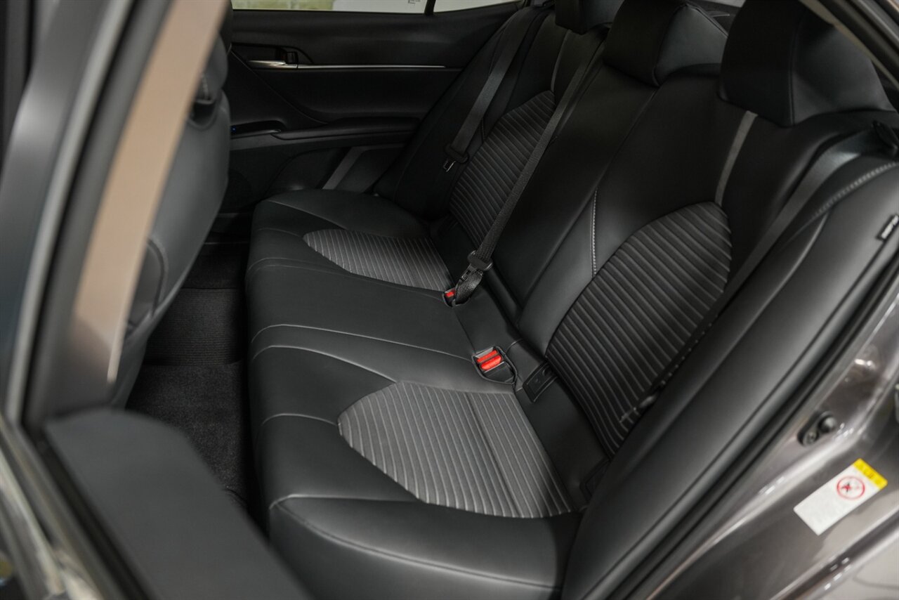 2019 Toyota Camry SE - Photo 17 - Springfield, MO 65802