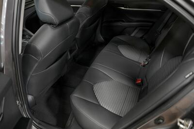 2019 Toyota Camry SE   - Photo 16 - Springfield, MO 65802