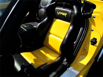 2005 Dodge Viper SRT-10   - Photo 2 - Springfield, MO 65802