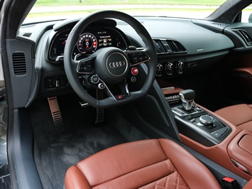 2017 Audi R8 5.2 quattro V10 Plus   - Photo 2 - Springfield, MO 65802