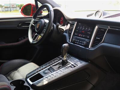 2018 Porsche Macan GTS   - Photo 38 - Springfield, MO 65802