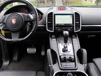 2011 Porsche Cayenne Turbo   - Photo 11 - Springfield, MO 65802