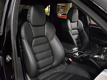 2014 Porsche Cayenne Turbo S   - Photo 12 - Springfield, MO 65802