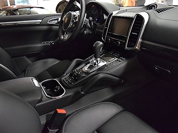 2014 Porsche Cayenne Turbo S   - Photo 13 - Springfield, MO 65802