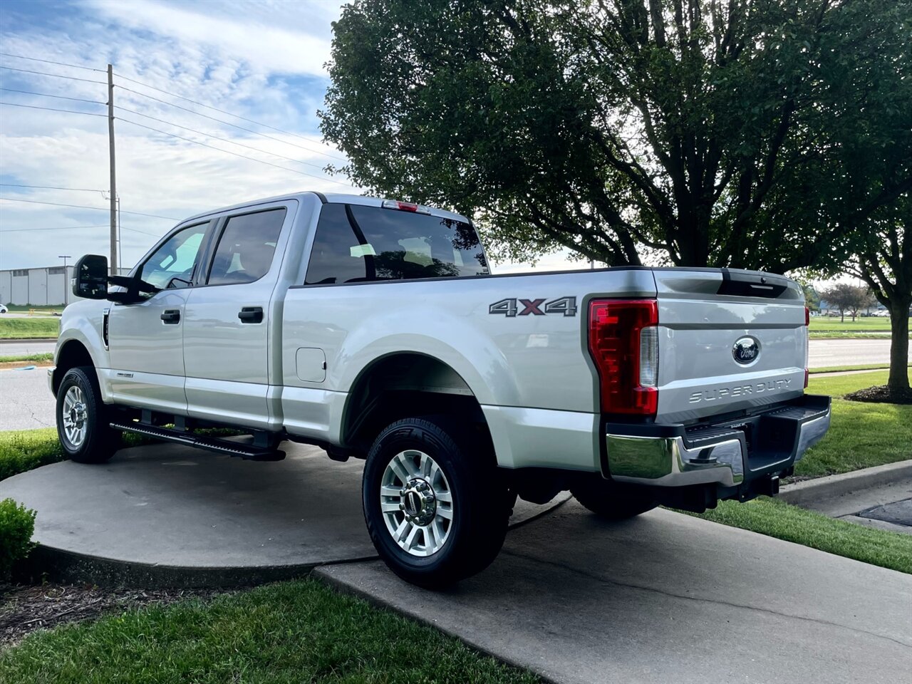 2019 Ford F-250 Super Duty XLT 4X4 - Photo 5 - Springfield, MO 65802
