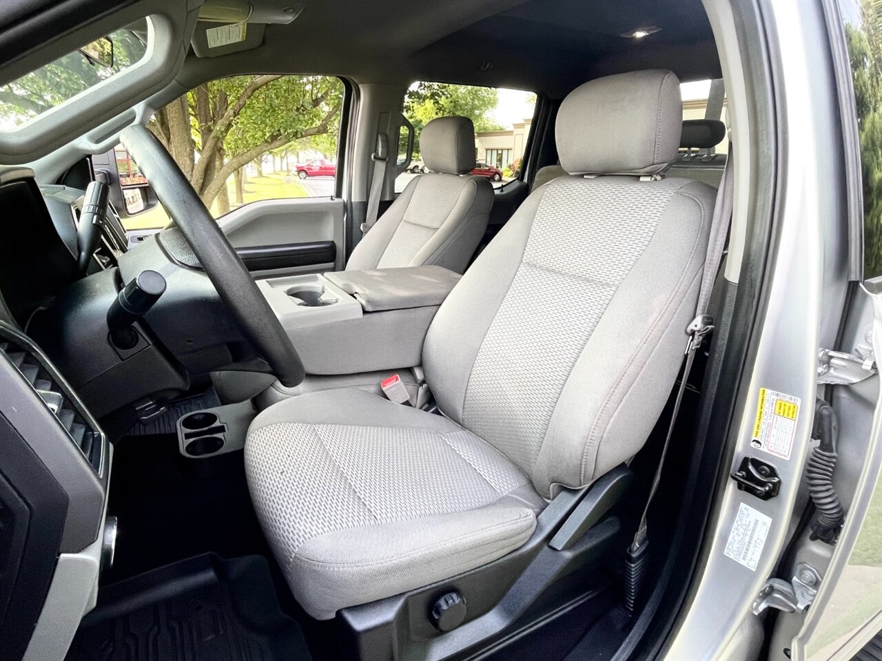 2019 Ford F-250 Super Duty XLT 4X4 - Photo 2 - Springfield, MO 65802