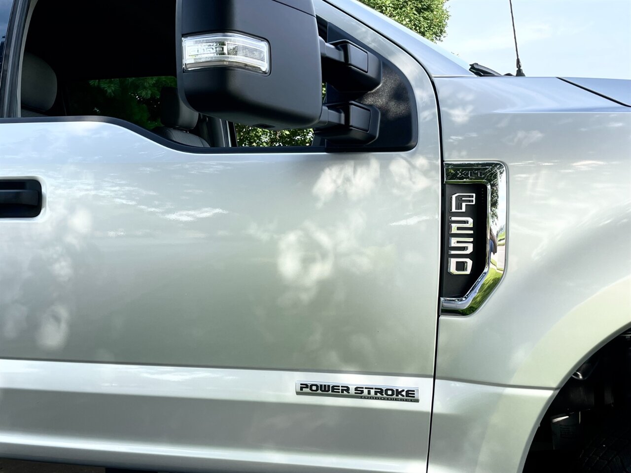 2019 Ford F-250 Super Duty XLT 4X4 - Photo 10 - Springfield, MO 65802