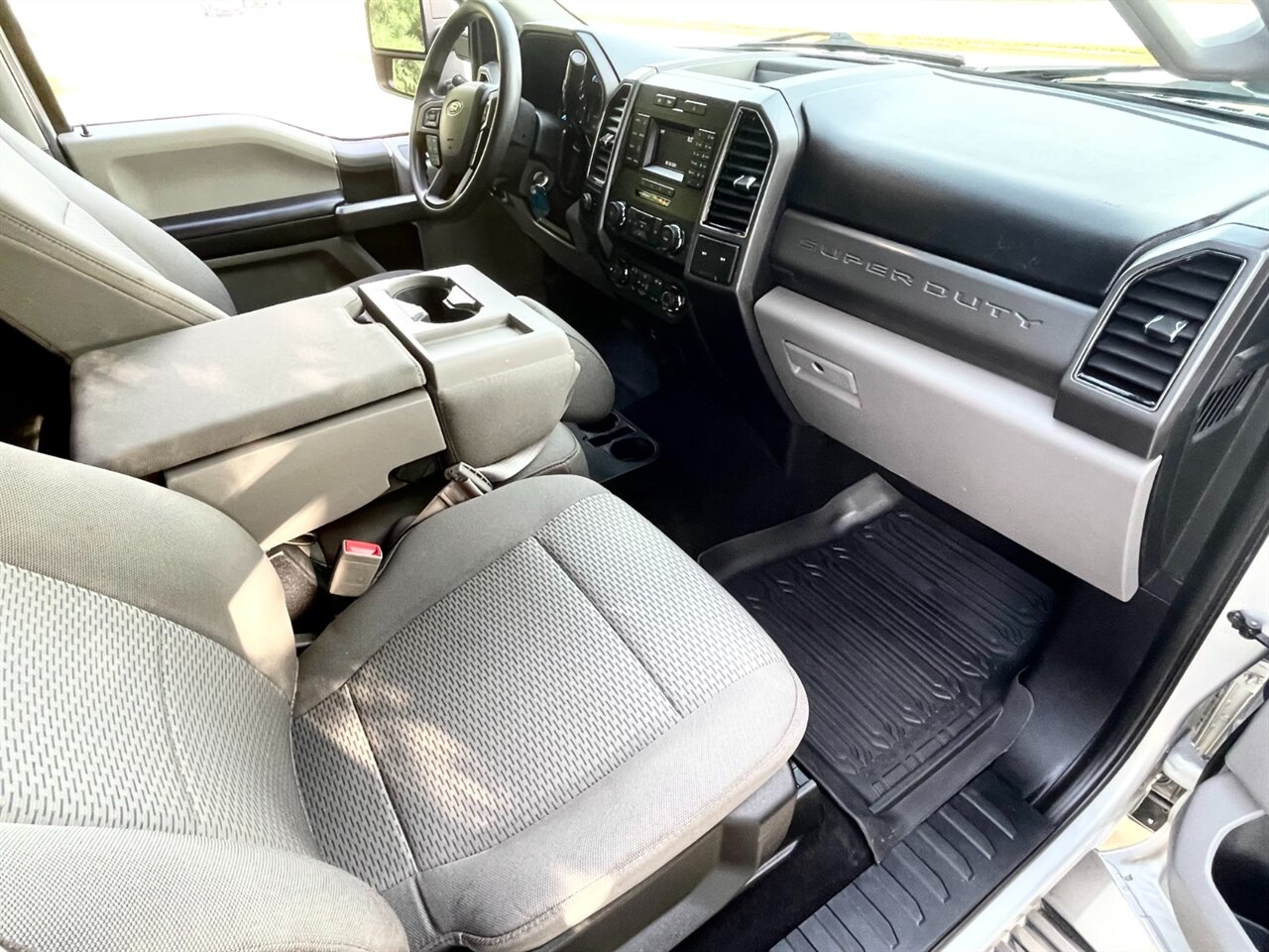 2019 Ford F-250 Super Duty XLT 4X4 - Photo 12 - Springfield, MO 65802