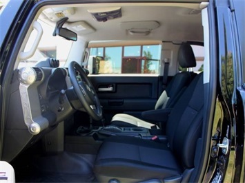 2014 Toyota FJ Cruiser   - Photo 13 - Springfield, MO 65802