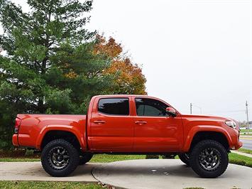 2017 Toyota Tacoma TRD Sport   - Photo 18 - Springfield, MO 65802