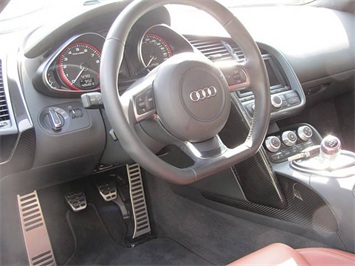 2010 Audi R8 5.2 quattro   - Photo 6 - Springfield, MO 65802