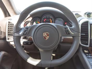 2011 Porsche Cayenne Turbo   - Photo 10 - Springfield, MO 65802