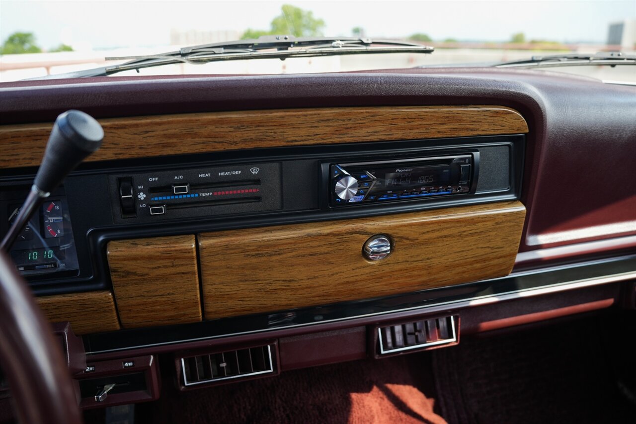 1990 Jeep Grand Wagoneer - Photo 13 - Springfield, MO 65802
