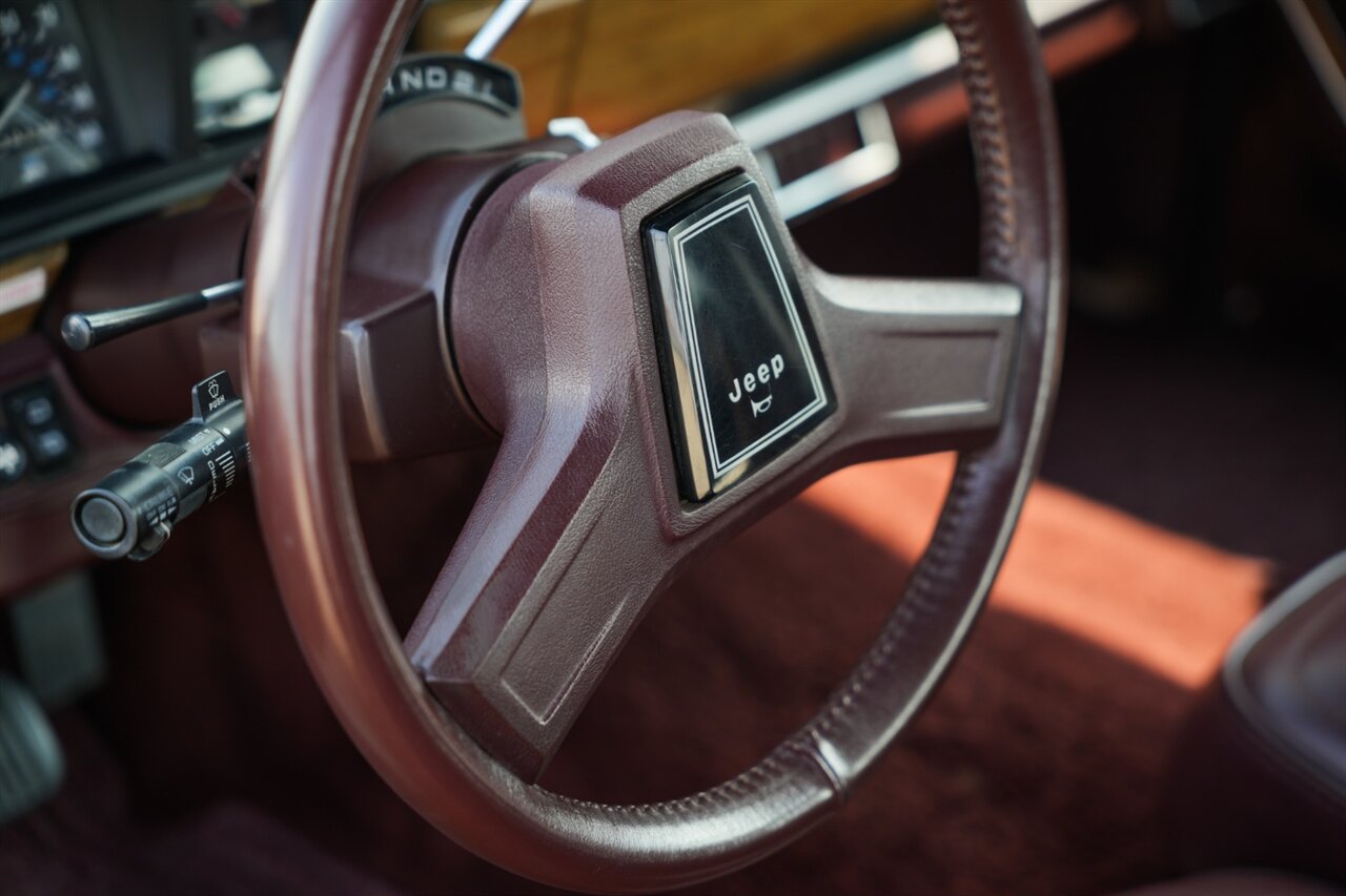 1990 Jeep Grand Wagoneer - Photo 12 - Springfield, MO 65802