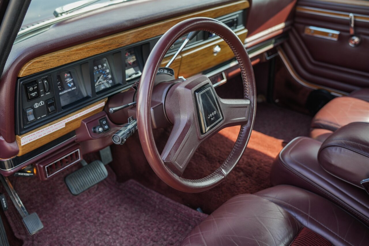 1990 Jeep Grand Wagoneer - Photo 2 - Springfield, MO 65802