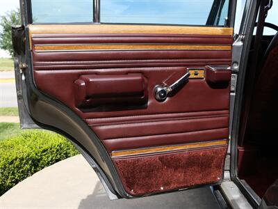 1988 Jeep Grand Wagoneer   - Photo 14 - Springfield, MO 65802