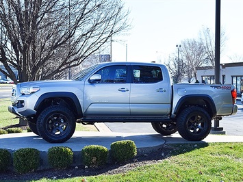 2016 Toyota Tacoma TRD Off-Road Double Cab   - Photo 13 - Springfield, MO 65802