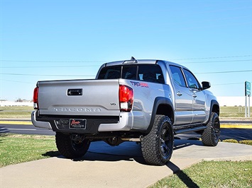 2016 Toyota Tacoma TRD Off-Road Double Cab   - Photo 16 - Springfield, MO 65802