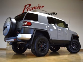 2014 Toyota FJ Cruiser   - Photo 9 - Springfield, MO 65802