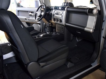 2014 Toyota FJ Cruiser   - Photo 21 - Springfield, MO 65802