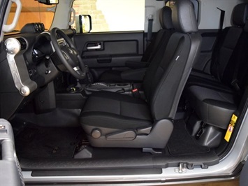 2014 Toyota FJ Cruiser   - Photo 19 - Springfield, MO 65802