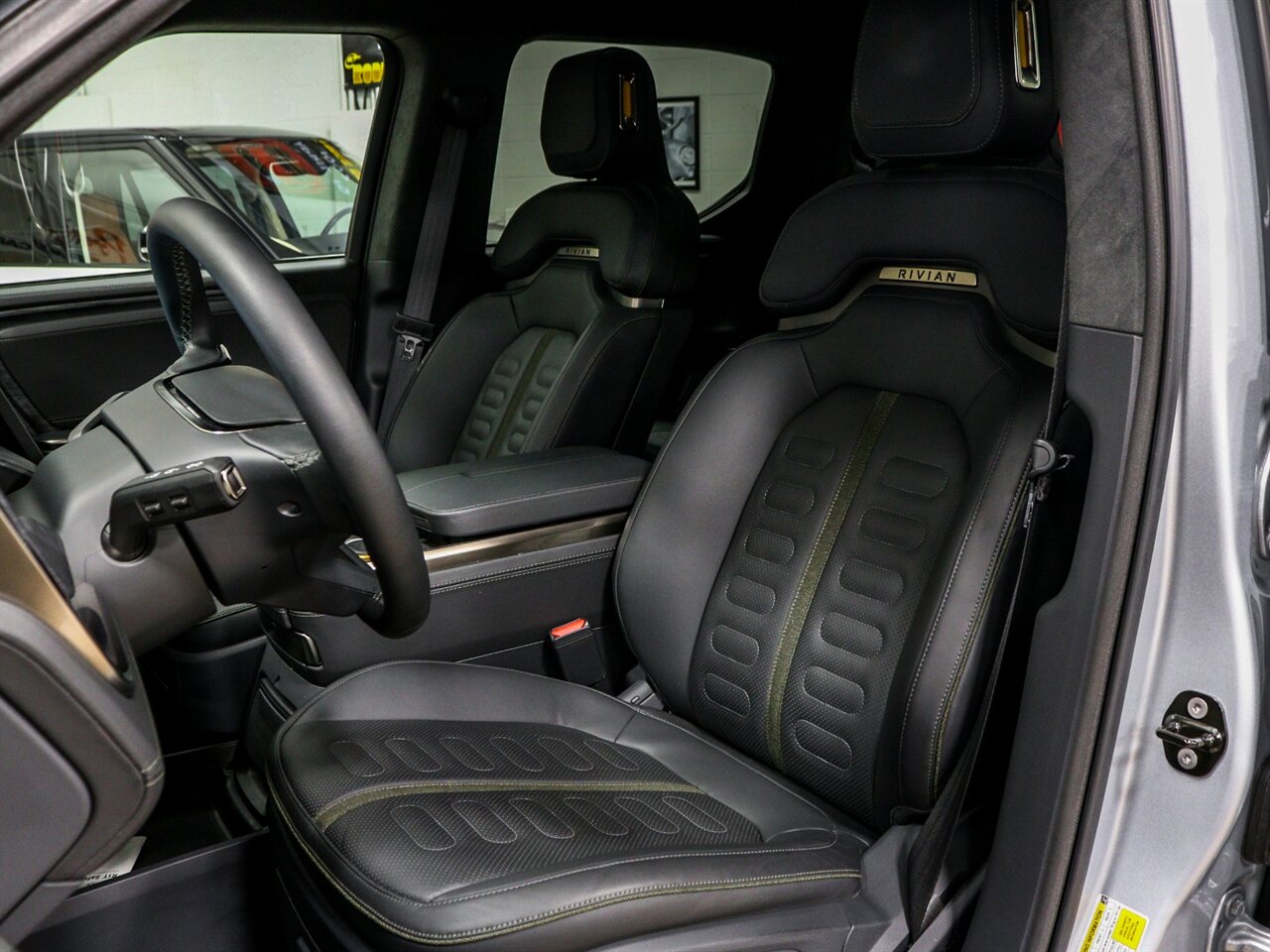 2022 Rivian R1T Launch Edition - Photo 2 - Springfield, MO 65802