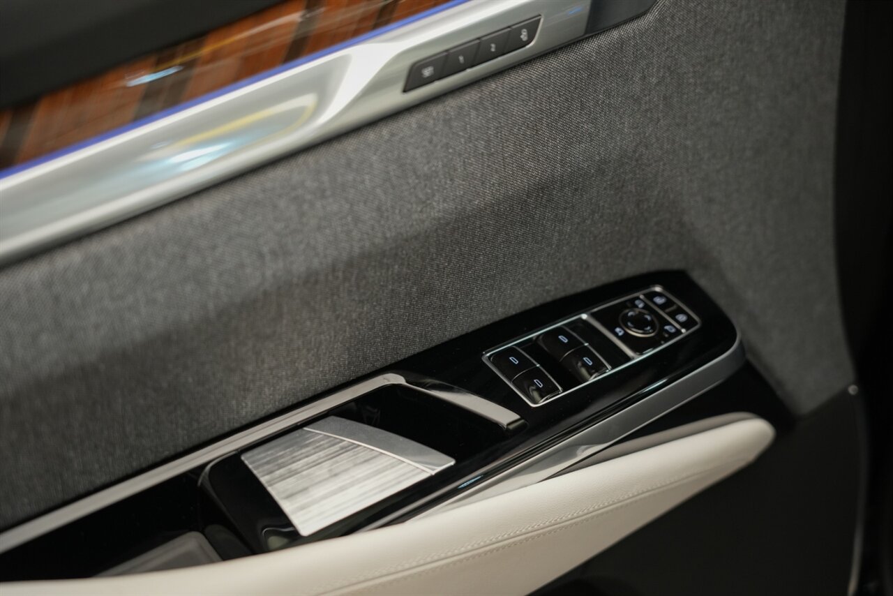 2025 Cadillac Escalade Sport Platinum - Photo 14 - Springfield, MO 65802