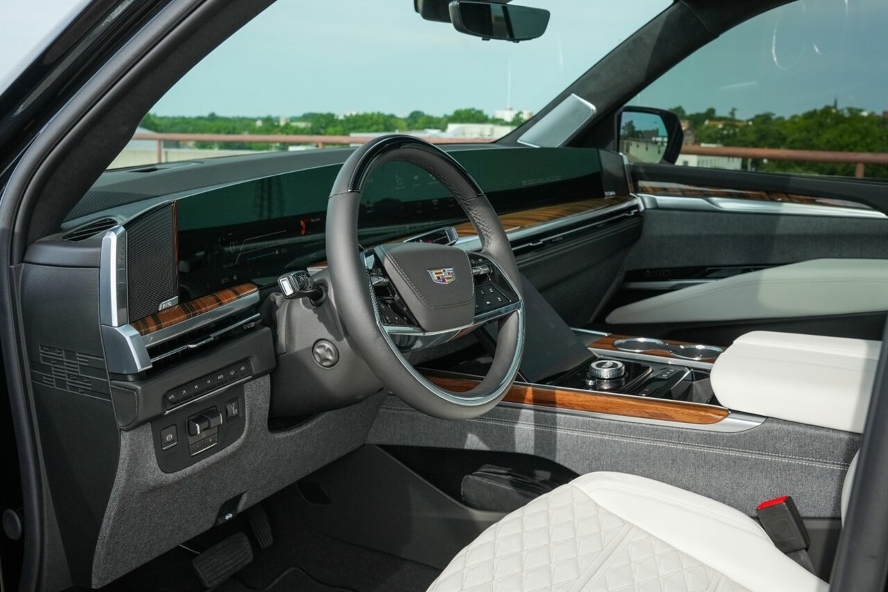 2025 Cadillac Escalade Sport Platinum - Photo 16 - Springfield, MO 65802