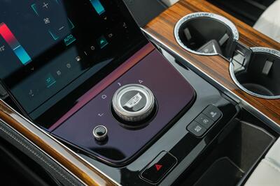 2025 Cadillac Escalade Sport Platinum   - Photo 30 - Springfield, MO 65802