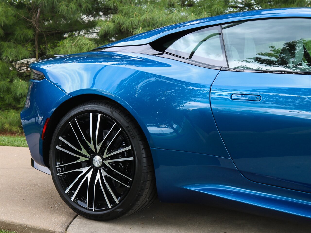 2020 Aston Martin DBS Superleggera Coupe - Photo 28 - Springfield, MO 65802