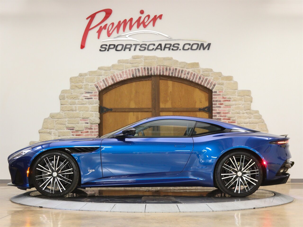 2020 Aston Martin DBS Superleggera Coupe - Photo 6 - Springfield, MO 65802