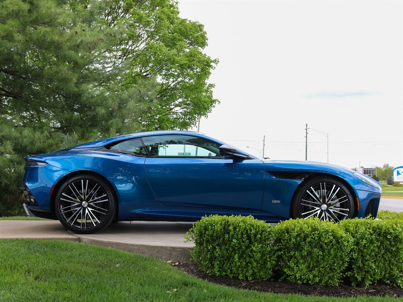 2020 Aston Martin DBS Superleggera Coupe - Photo 27 - Springfield, MO 65802
