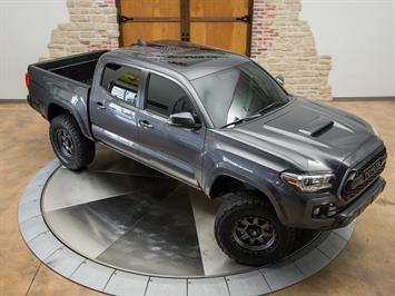 2017 Toyota Tacoma TRD Sport   - Photo 10 - Springfield, MO 65802