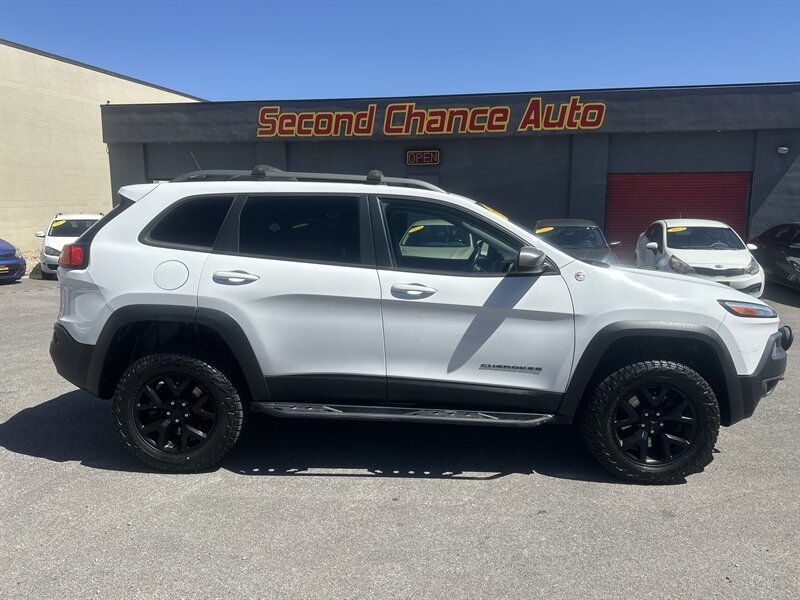 View vehicle photo 7